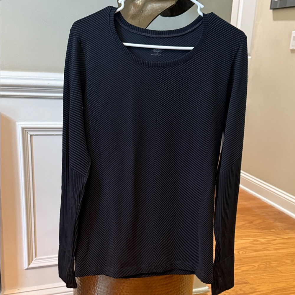 Athleta Textured Black Long Sleeve Top Excellent Condition